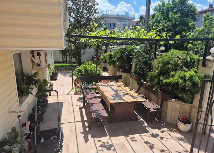 Vladimirov 2* Πριμόρσκο