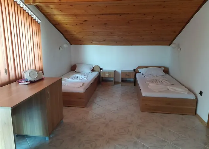 Vladimirov 2* Πριμόρσκο